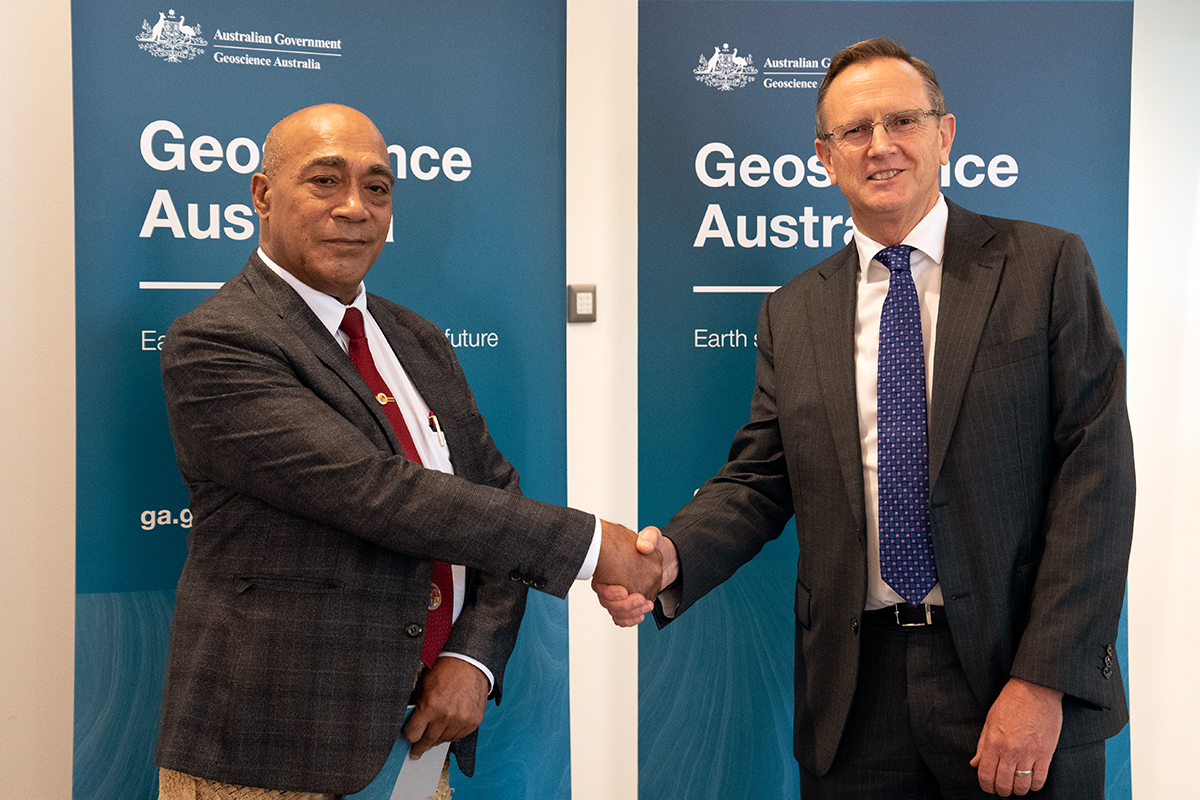 Minister for Lands Visits Geoscience Australia Headquarters
